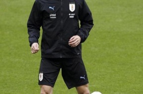 华体会登陆-巴黎圣日耳曼险胜莱比锡，卡瓦尼梅开二度英超